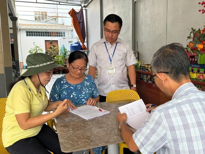 ការរួមបញ្ចូលគ្នា និងការប្តូរឈ្មោះខេត្ត និងឃុំ អាចត្រូវបានបញ្ចប់លុះត្រាតែមានការគាំទ្រពីគ្រួសារចំនួន ៥០% ឬច្រើនជាងនេះ។ Từ 50% trở lên hộ dân tán thành mới tiếp tục hoàn thiện đề án sáp nhập, đổi tên tỉnh, xã