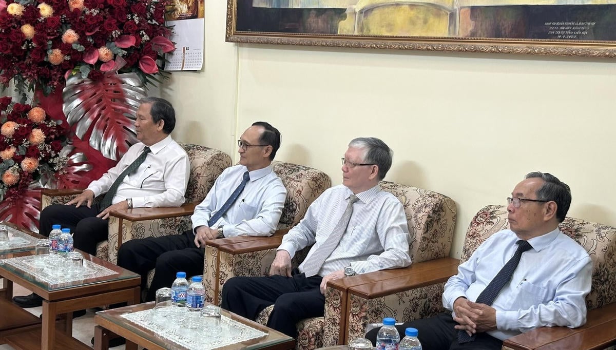 Delegace strany, státu, Vietnamské fronty vlasti a Vietnamské evangelické církve (jižní region) si vyměnila názory na situaci v zemi. Foto: Q.D.