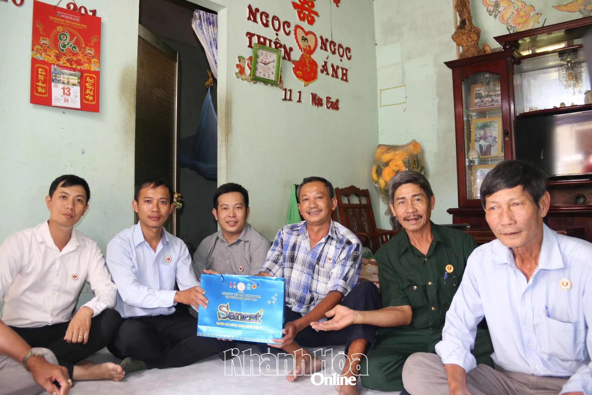 វី