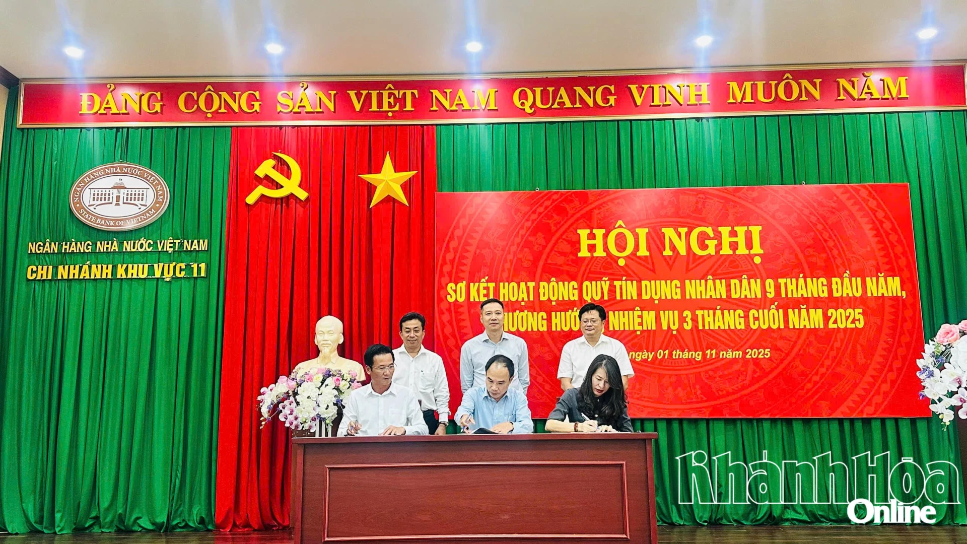 តំណាងមកពីសាខាតំបន់ទី ១១ នៃធនាគាររដ្ឋវៀតណាម សាខាតំបន់ភាគខាងត្បូងកណ្តាល និងតំបន់ខ្ពង់រាបកណ្តាលរបស់សាជីវកម្មធានារ៉ាប់រងប្រាក់បញ្ញើវៀតណាម និងសាខាដាណាំងរបស់សាជីវកម្មធានារ៉ាប់រងប្រាក់បញ្ញើវៀតណាម បានចុះហត្ថលេខាលើកិច្ចព្រមព្រៀងសហប្រតិបត្តិការស្តីពីការផ្តល់ និងផ្លាស់ប្តូរព័ត៌មាន។