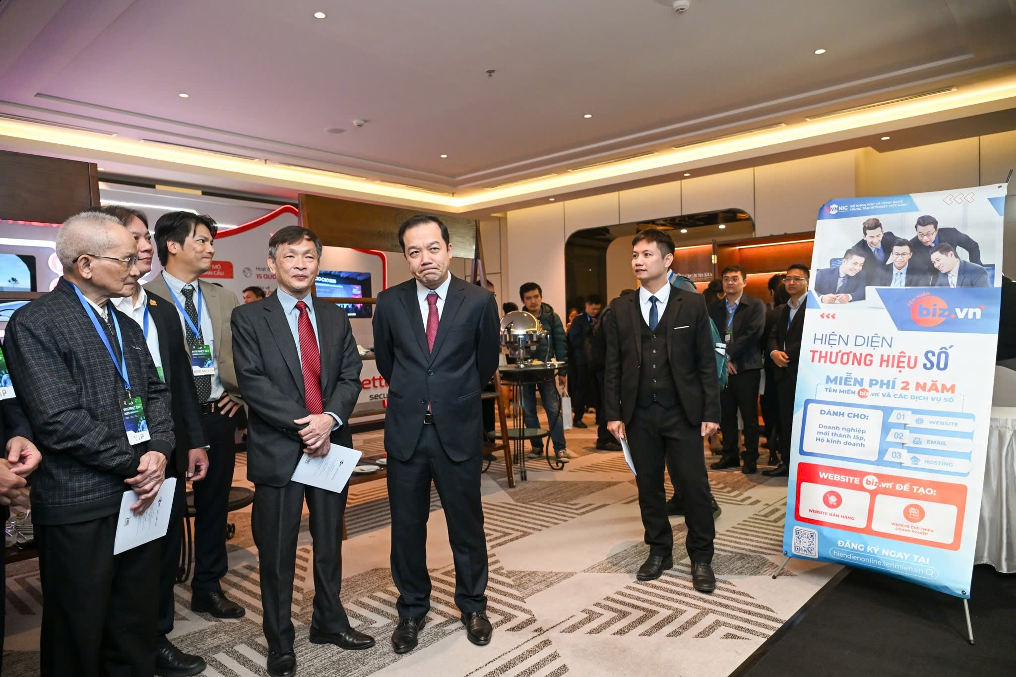 Internet Day 2025: “Không gian số tin cậy” trong kỷ nguyên AI bùng nổ- Ảnh 3.