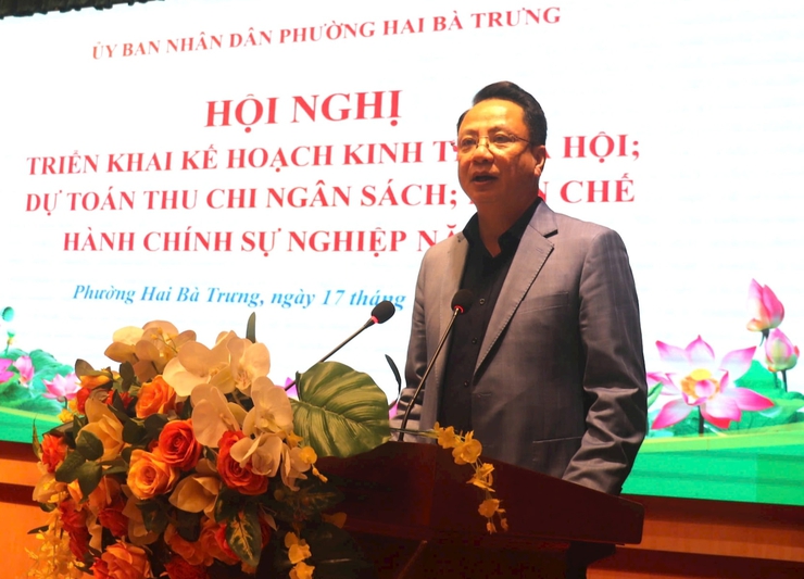 Hai Ba Trung: Het maximaliseren van de mogelijkheden en creativiteit van elke ambtenaar - Foto 3. Hai Bà Trưng: Phát huy tối đa năng lực, sáng tạo của từng cán bộ, công chức- Ảnh 3.