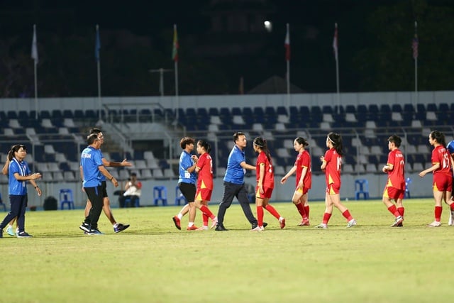 'Domaren förstörde finalen, kvävde oss' - Foto 5. ‘Trọng tài phá hỏng trận chung kết, bóp nghẹt chúng tôi'- Ảnh 5.
