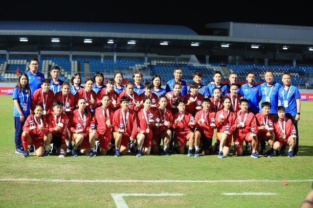 'Domaren förstörde finalen, kvävde oss' - Foto 6. ‘Trọng tài phá hỏng trận chung kết, bóp nghẹt chúng tôi'- Ảnh 6.