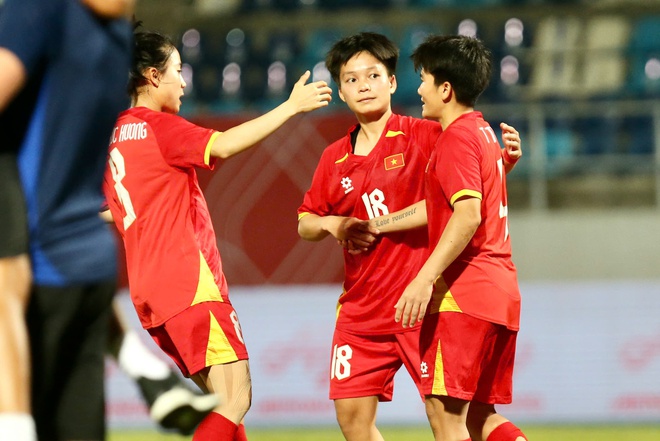 Regional newspaper: 'If the goal had been allowed by the referee, the Vietnamese women's team wouldn't have suffered such a bitter defeat' - Photo 2. Báo khu vực: 'Nếu bàn thắng được trọng tài công nhận, đội tuyển nữ Việt Nam không thất bại cay đắng’- Ảnh 2.