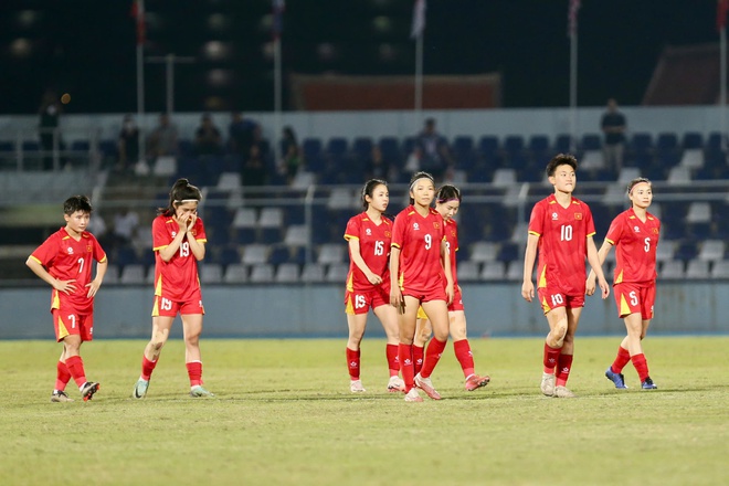 Regional newspaper: 'If the goal had been allowed by the referee, the Vietnamese women's team wouldn't have suffered such a bitter defeat' - Photo 3. Báo khu vực: 'Nếu bàn thắng được trọng tài công nhận, đội tuyển nữ Việt Nam không thất bại cay đắng’- Ảnh 3.