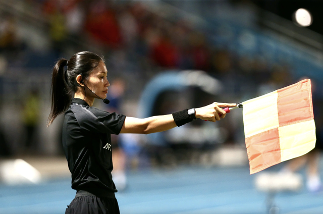 Please don't let athletes cry because of referees - Photo 1. Xin đừng để VĐV phải phát khóc vì trọng tài- Ảnh 1.