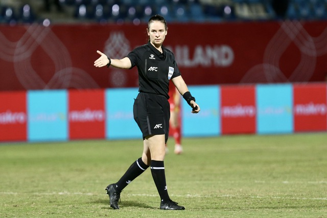 Please don't let athletes cry because of referees - Photo 2. Xin đừng để VĐV phải phát khóc vì trọng tài- Ảnh 2.