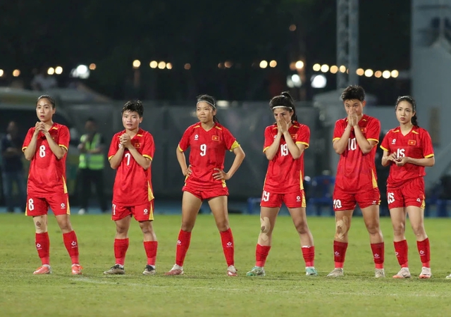 Please don't let athletes cry because of referees - Photo 3. Xin đừng để VĐV phải phát khóc vì trọng tài- Ảnh 3.