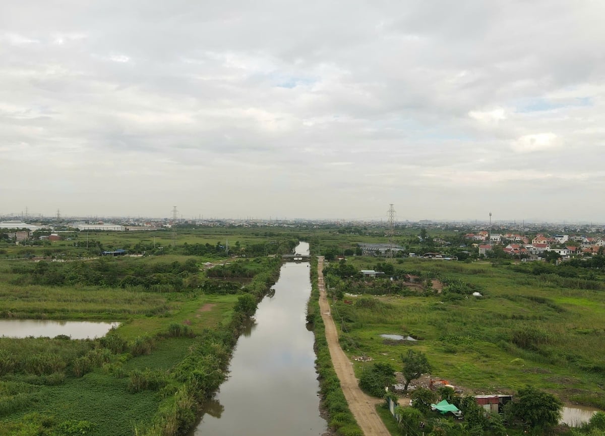 Byla zpřísněna disciplína v řízení, provozu a využívání zavlažovacích zařízení. Foto: Dinh Muoi. Kỷ cương trong quản lý, vận hành, khai thác các công trình thủy lợi được siết chặt hơn. Ảnh: Đinh Mười.
