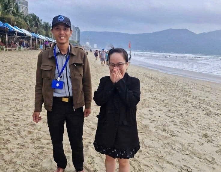 អ្នកស្រី លិញ មានសេចក្តីសោមនស្សរីករាយយ៉ាងខ្លាំងដែលបានទទួលរបស់របររបស់គាត់មកវិញ។