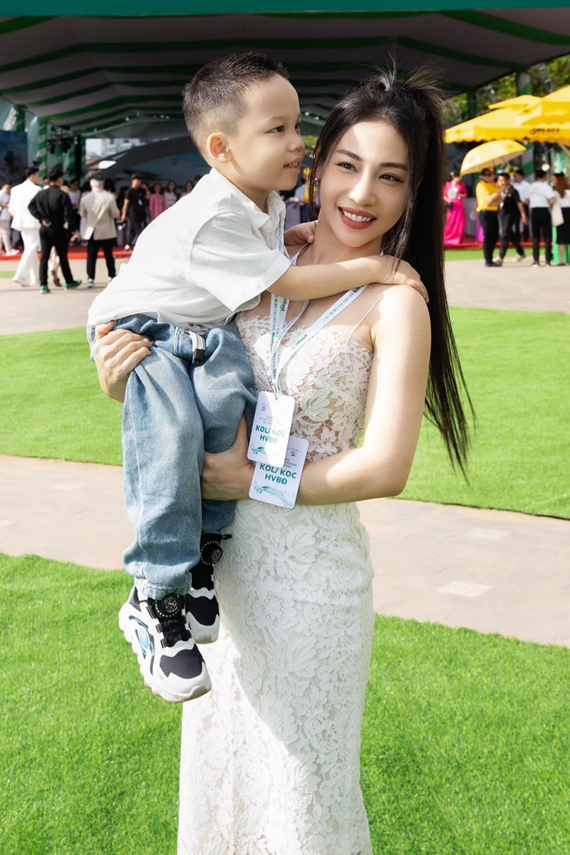 https://static-images.vnncdn.net/vps_images_publish/000001/000003/2025/12/16/hang-binhboong-001-2424.jpg