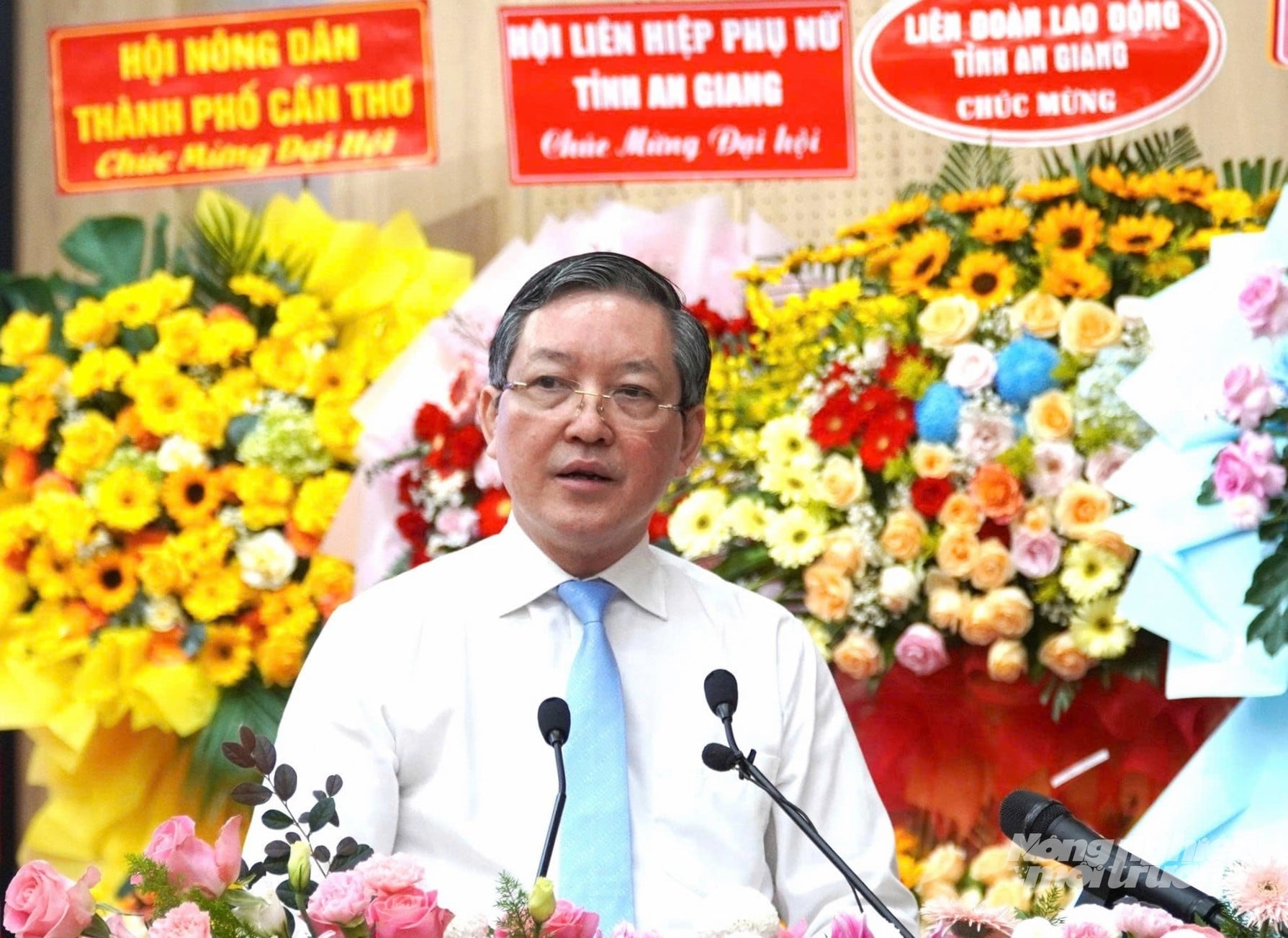 Předseda ústředního výboru Vietnamské asociace farmářů Luong Quoc Doan pronáší projev na kongresu. Foto: Trung Chanh. Chủ tịch Trung ương Hội Nông dân Việt Nam Lương Quốc Đoàn phát biểu chỉ đạo Đại hội. Ảnh: Trung Chánh.