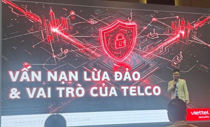 Ông Thân Văn Dũng trình bày tham luận 