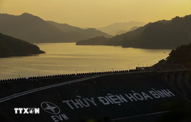 ttxvn-ho-hoa-binh-9.jpg