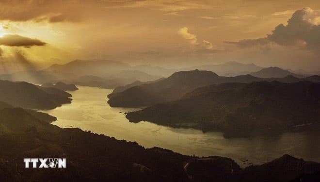 ttxvn-ho-hoa-binh-3.jpg