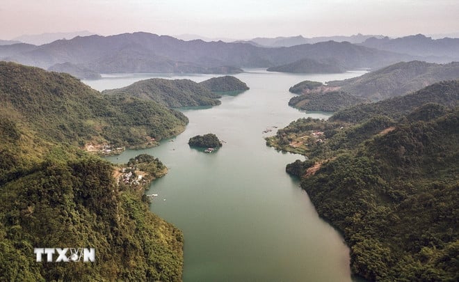 ttxvn-ho-hoa-binh-4.jpg