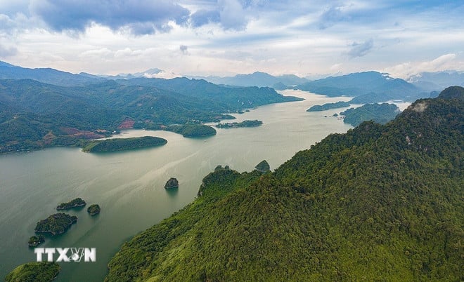 ttxvn-ho-hoa-binh-7.jpg