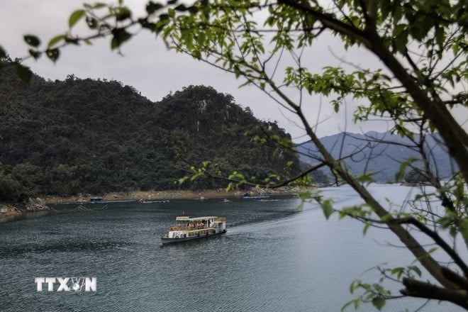 ttxvn-ho-hoa-binh-5.jpg