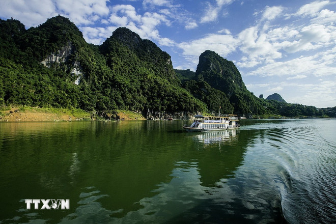 ttxvn-ho-hoa-binh-2.jpg