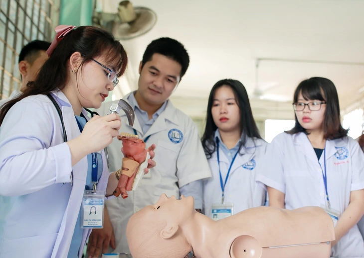 đào tạo bác sĩ - Ảnh 1.