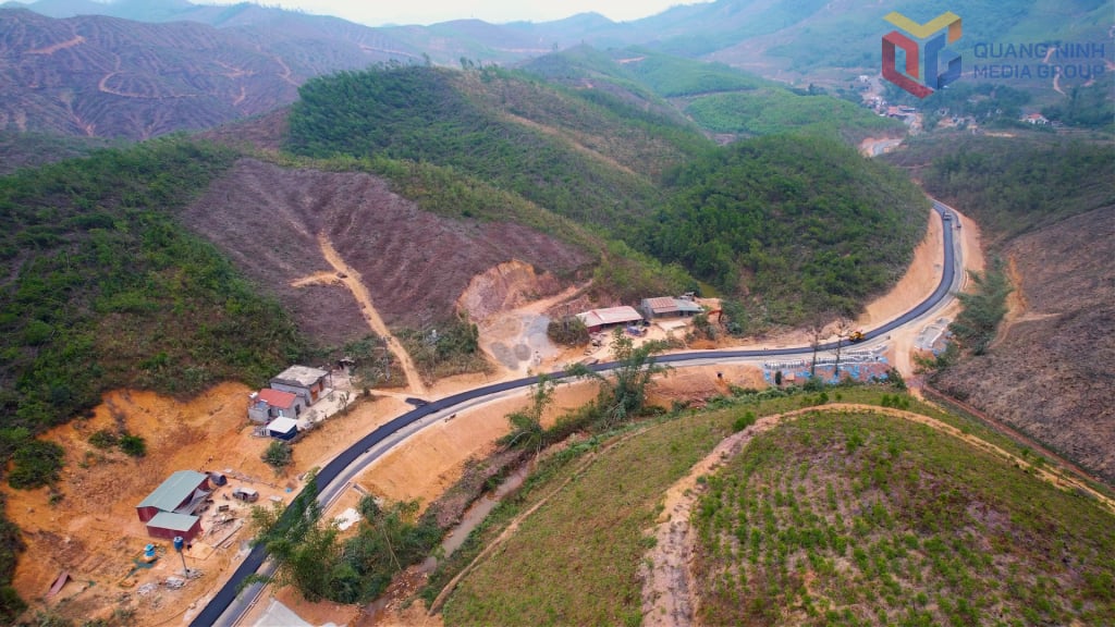 ផ្លូវក្នុងភូមិកៃយ៉ាង ឃុំណាំសើន នឹងត្រូវបានជួសជុលឡើងវិញមុនបុណ្យចូលឆ្នាំថ្មី ឆ្នាំម្សាញ់ ២០២៥ ដែលនាំមកនូវភាពរីករាយ និងរំភើបដល់ប្រជាជន។ រូបថត៖ ឡេណាំ