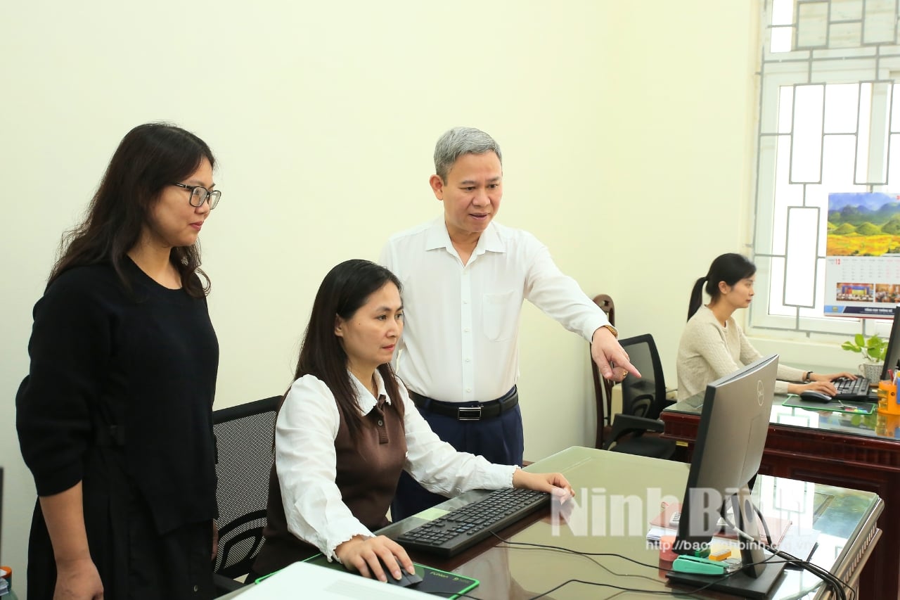 Provinční statističtí úředníci používají software CAPI ke sběru statistických dat pro analýzu a hodnocení socioekonomické situace.