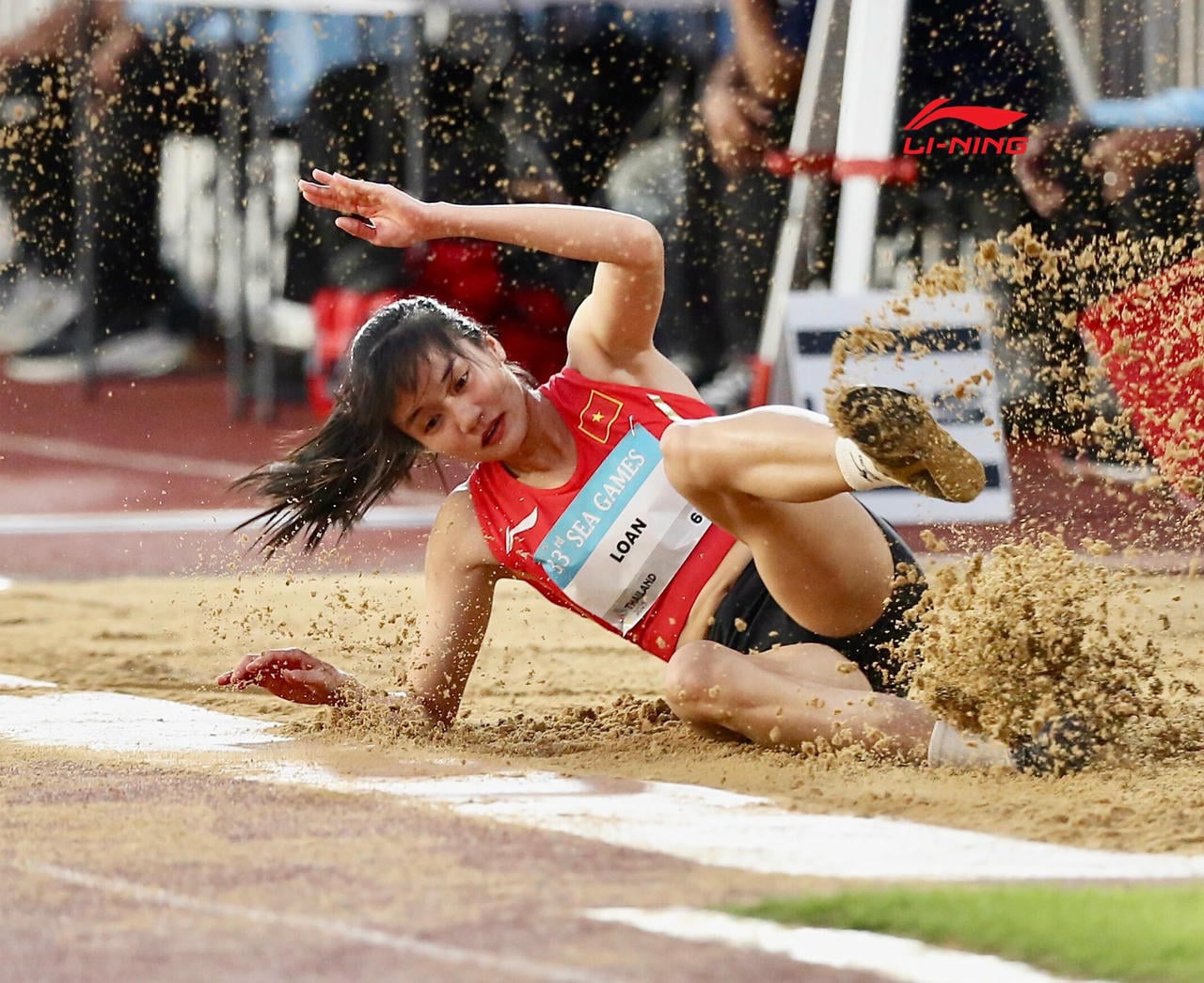 ត្រឹន ធី ឡន (ម្ចាស់មេដាយមាសលោតចម្ងាយនារី ដោយមានកម្ពស់ ៦.៥៣ ម៉ែត្រ) (រូបថត៖ Lining)