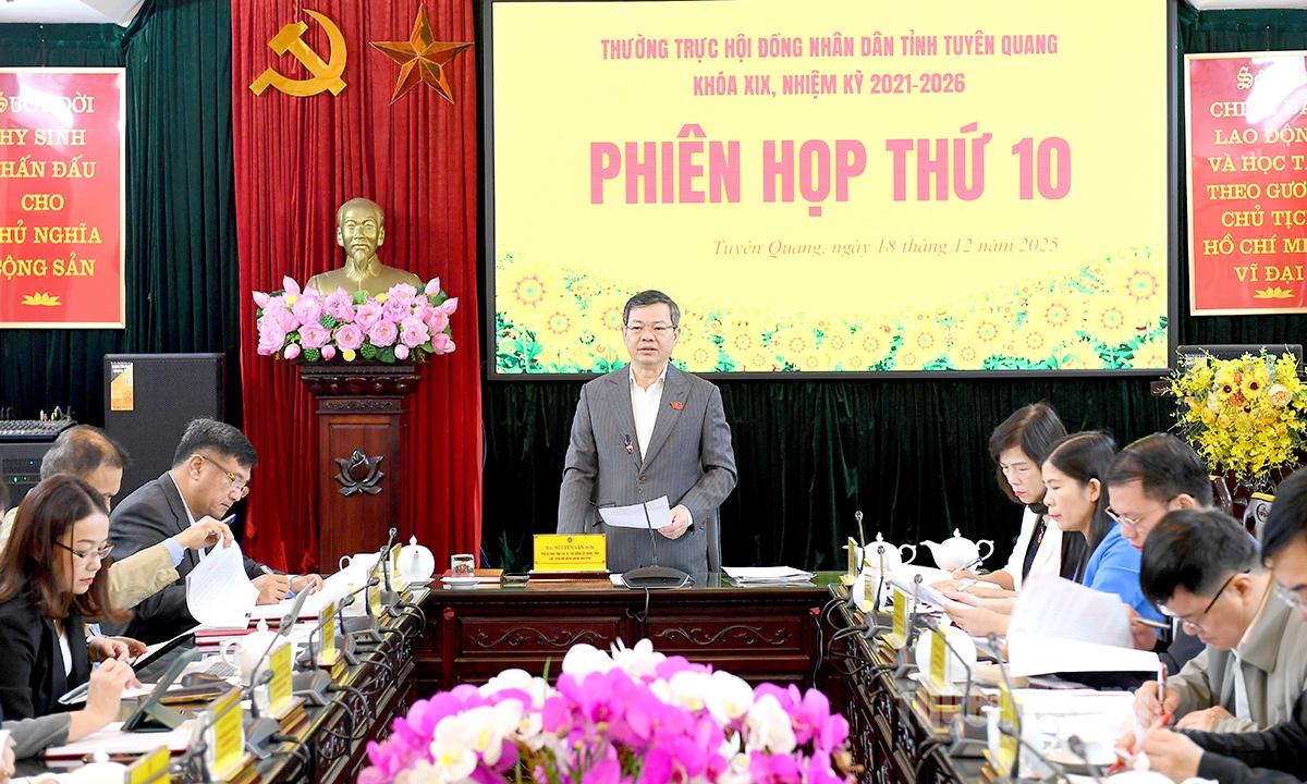 សមមិត្ត ង្វៀន វ៉ាន់សឺន ប្រធានក្រុមប្រឹក្សាប្រជាជនខេត្ត បានអញ្ជើញជាអធិបតីក្នុងសម័យប្រជុំលើកទី១០ នៃគណៈកម្មាធិការអចិន្ត្រៃយ៍នៃក្រុមប្រឹក្សាប្រជាជនខេត្ត។