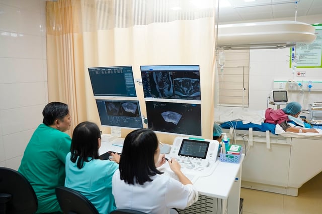 ទារក 'US-HIFU' ដំបូងគេនៅប្រទេសវៀតណាមបានកើតមកមានសុខភាពល្អ - រូបថតទី 1។ 'Em bé US-HIFU' đầu tiên tại Việt Nam chào đời khỏe mạnh- Ảnh 1.