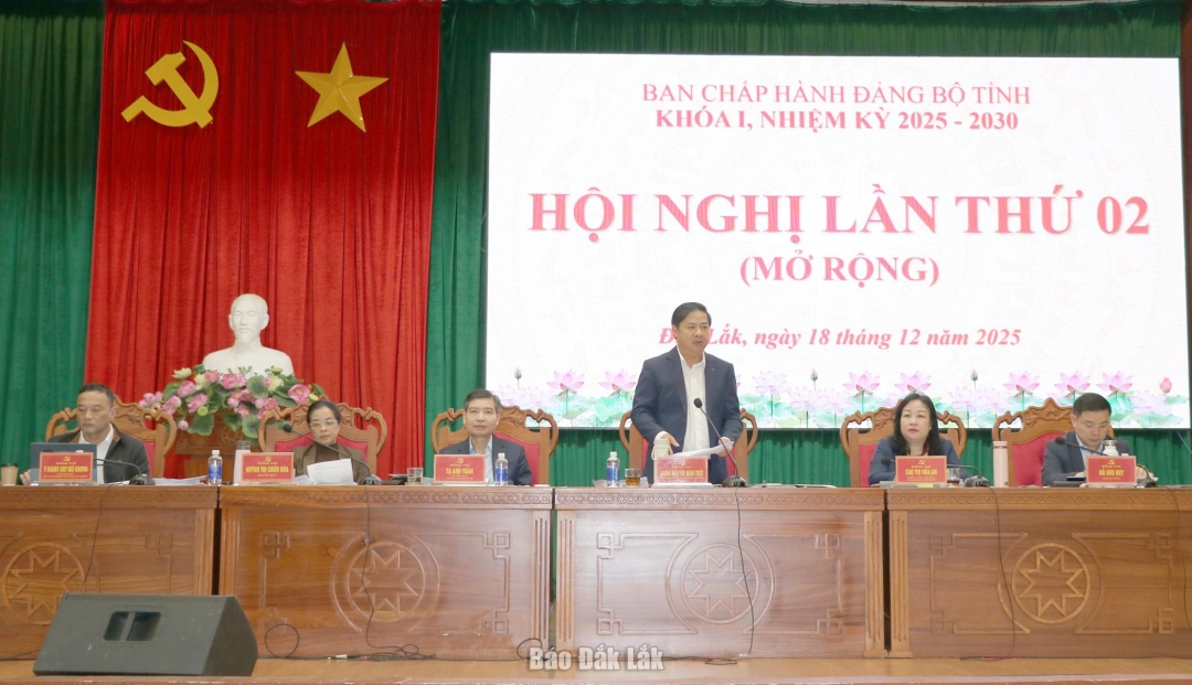 គណៈកម្មាធិការអចិន្ត្រៃយ៍នៃគណៈកម្មាធិការបក្សខេត្តបានដឹកនាំកិច្ចប្រជុំ។
