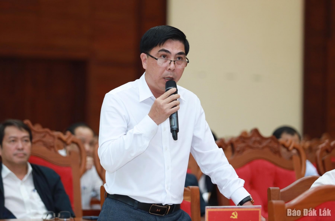 លោក Tran Cong Hoan លេខាធិការគណៈកម្មាធិការបក្ស និងជាប្រធានក្រុមប្រឹក្សាប្រជាជនសង្កាត់ Song Cau បានថ្លែងសុន្ទរកថានៅក្នុងសន្និសីទ។