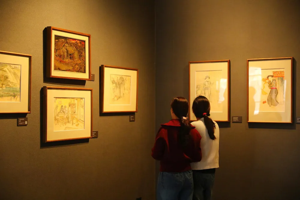 Lo spazio espositivo presenta 26 opere eccezionali della rinomata pittrice To Ngoc Van.
