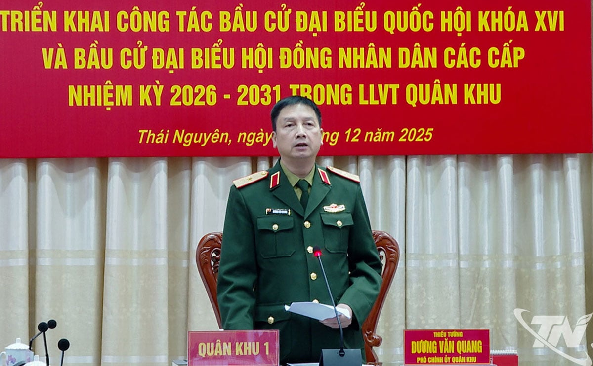 Generalul-maior Duong Van Quang, comisar politic adjunct al Regiunii Militare 1, a rostit observațiile finale la conferință.