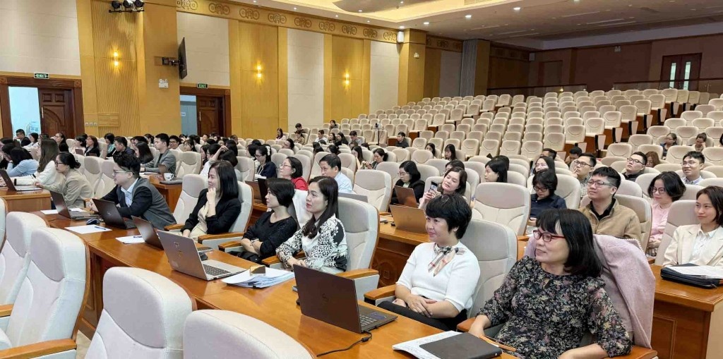 Đông đảo cán bộ, nhân viên Ngân hàng Nhà nước Chi nhánh Khu vực 1 tham gia khóa học