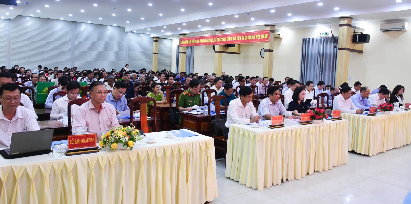 Phó Thủ tướng Chính phủ Lê Thành Long tiếp xúc cử tri phường Châu Đốc