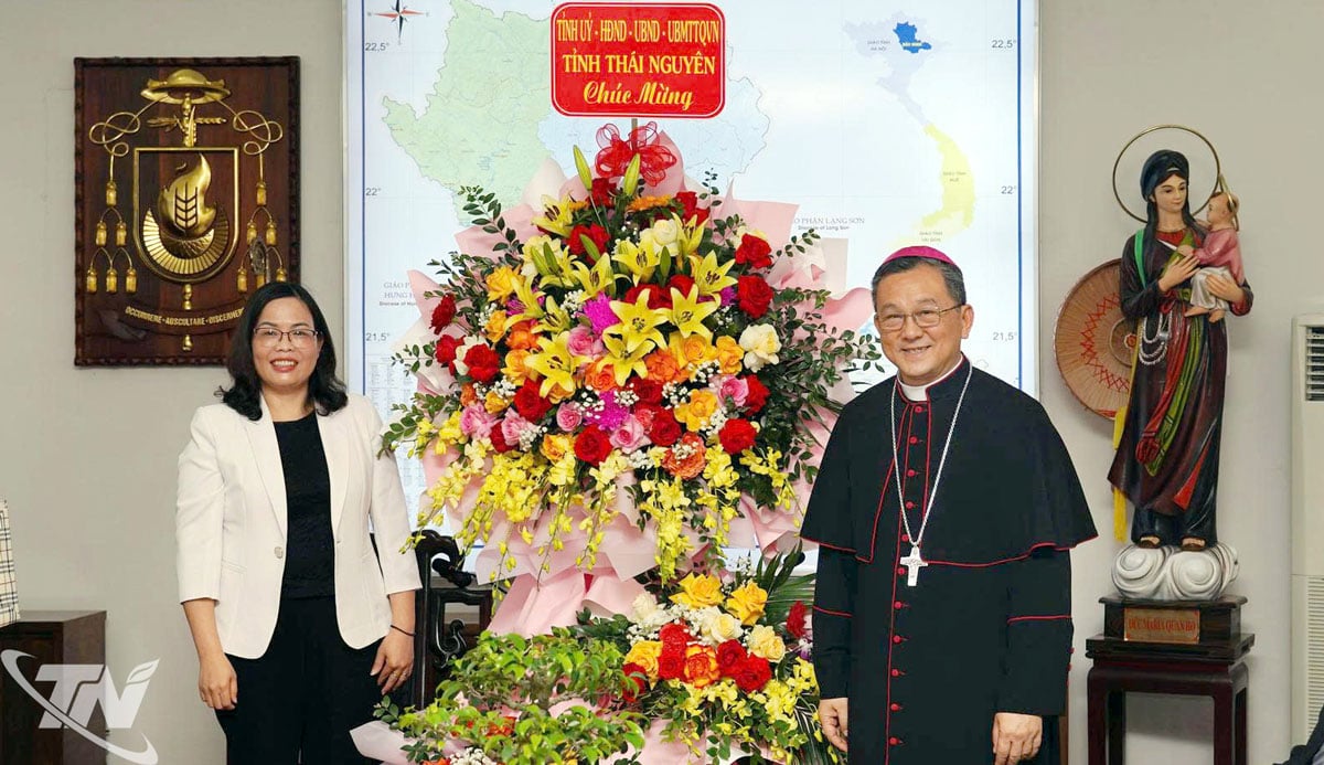 タイグエン省人民評議会副議長のトラン・ティ・ロック同志は、クリスマスに際してバクニン教区に祝意を表した。
