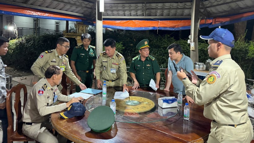 ทางการเวียดนามและกัมพูชากำลังหารือถึงทางเลือกต่างๆ
