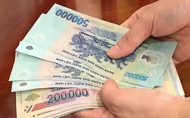 Kementerian Dalam Negeri akan melaporkan kepada pihak berwenang yang kompeten untuk mempertimbangkan rezim gaji yang sesuai menurut peta jalan. Bộ Nội vụ sẽ báo cáo cấp có thẩm quyền xem xét đề xuất chế độ tiền lương phù hợp theo lộ trình