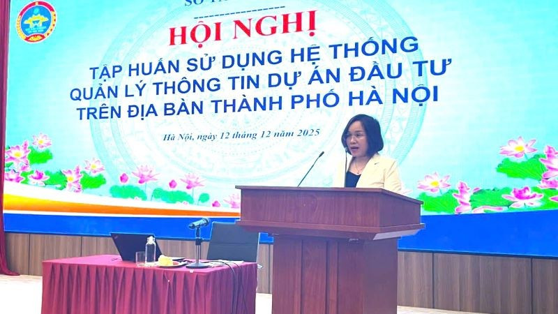 ທ່ານນາງ ເຈິ່ນທິຢຸງ, ຫົວໜ້າພະແນກເຕັກໂນໂລຊີຂໍ້ມູນຂ່າວສານ ແລະ ການຫັນປ່ຽນດີຈີຕອນ, ໄດ້ກ່າວຄຳປາໄສ.