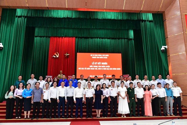 Thắt chặt tình quân dân trong hoạt động kết nghĩa của Vùng 2 Hải quân- Ảnh 4.