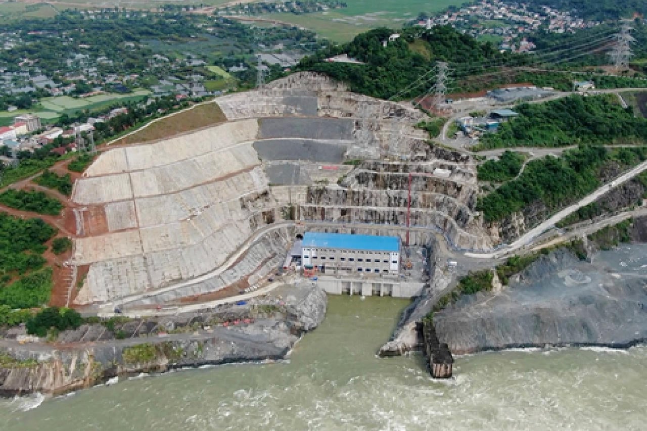 Rozšířená vodní elektrárna Hoa Binh dodá do národní energetické sítě 480 MW. (Foto: PV)