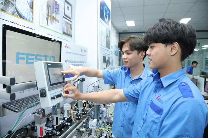 Giáo dục ĐH hiện đại: Lý thuyết phải đi cùng thực hành - Ảnh 1.