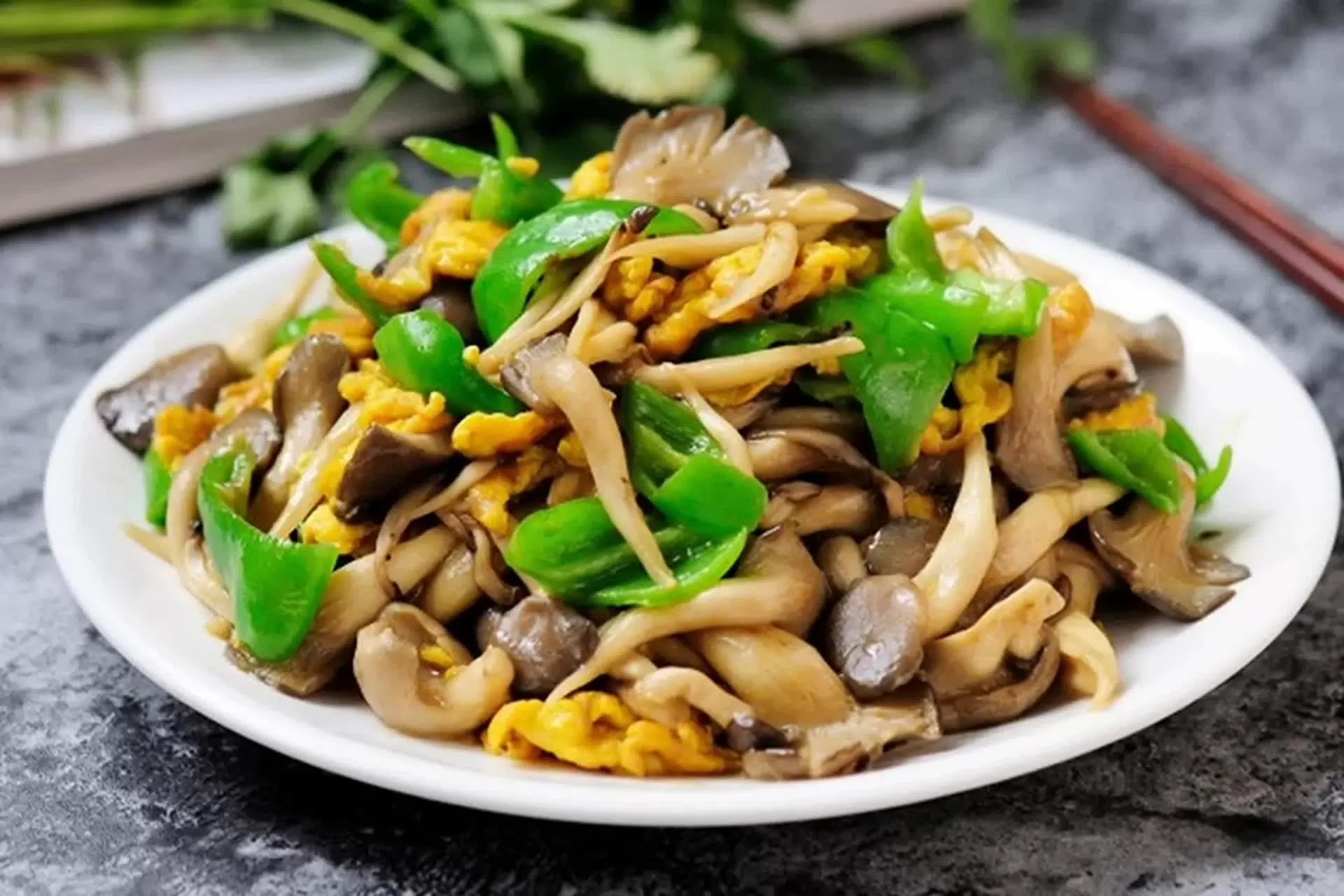 5 types d'aliments à ne pas laisser traîner toute la nuit pour éviter une intoxication alimentaire. 5 loại thức ăn không nên để qua đêm vì dễ bị ngộ độc