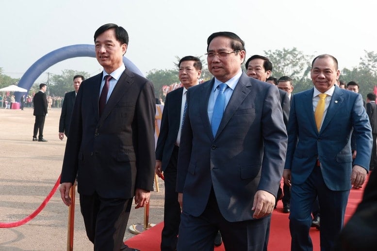 នាយករដ្ឋមន្ត្រី ផាម មិញឈីញ អញ្ជើញចូលរួមពិធីបើកការដ្ឋានសាងសង់តំបន់ទីក្រុងកីឡាអូឡាំពិក។