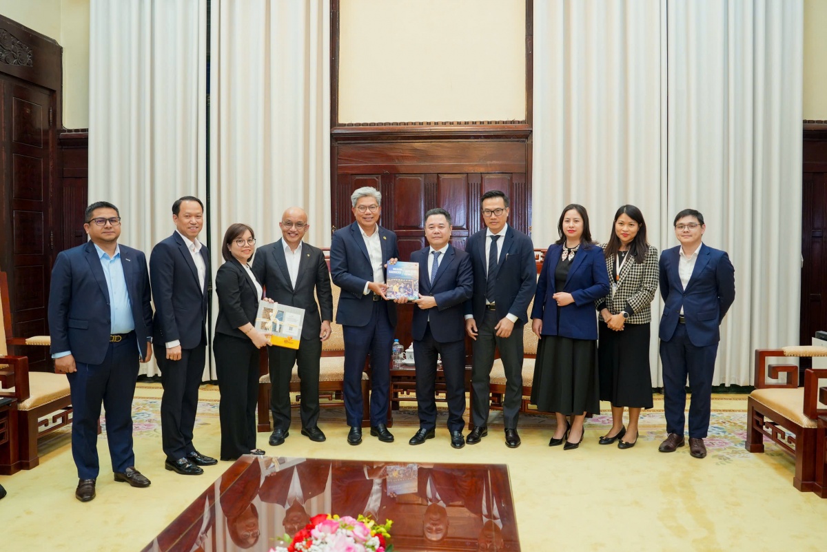 Phó Thống đốc Nguyễn Ngọc Cảnh tiếp xã giao Chủ tịch kiêm Tổng Giám đốc Tập đoàn Maybank