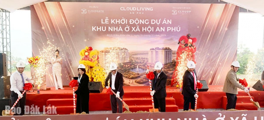 គណៈប្រតិភូ​បាន​ធ្វើ​ពិធី​បញ្ចុះ​បឋមសិលា​សម្រាប់​គម្រោង​នេះ។