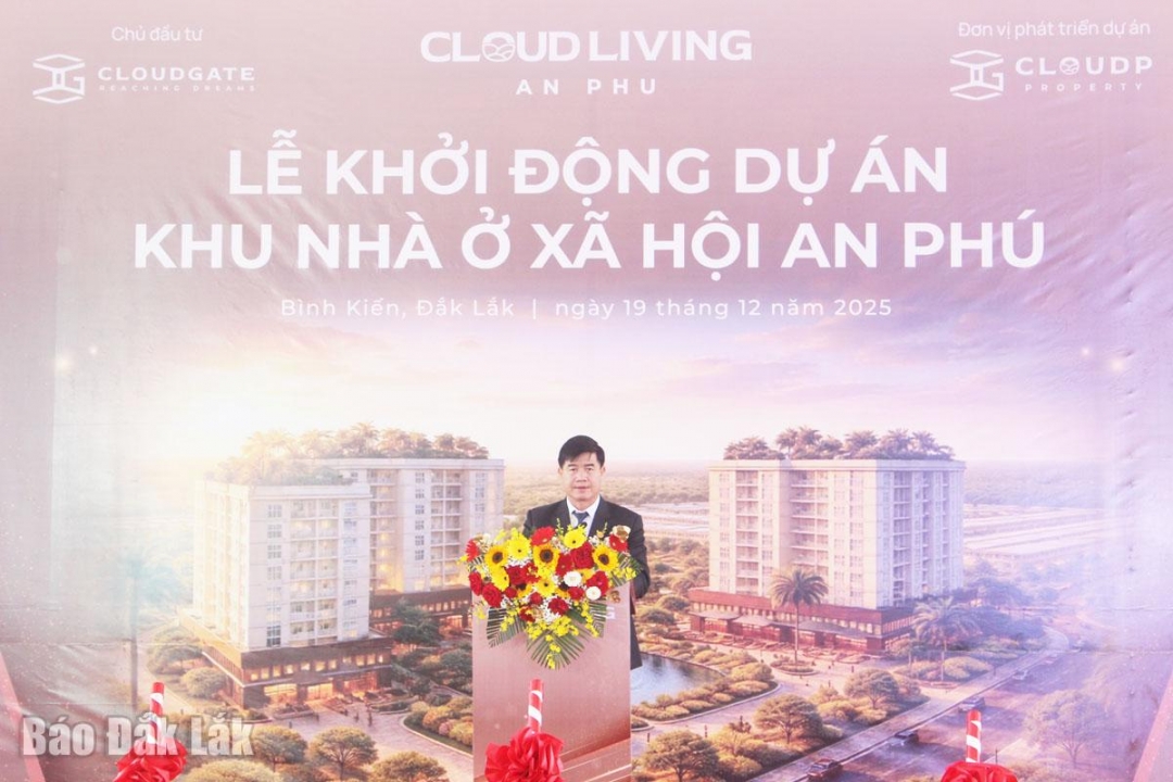 លោក ង្វៀន ធៀន វ៉ាន់ អនុប្រធានគណៈកម្មាធិការប្រជាជនខេត្ត បានថ្លែងសុន្ទរកថានៅក្នុងពិធីបើកការដ្ឋានសាងសង់។