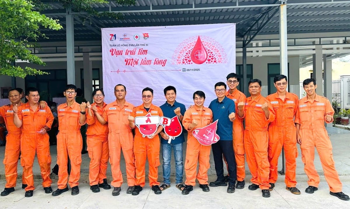 CBCNV Nhiệt điện Vĩnh Tân đăng ký tham gia hiến máu tình nguyện tại tỉnh Lâm Đồng. Ảnh: EVNGENCO3.