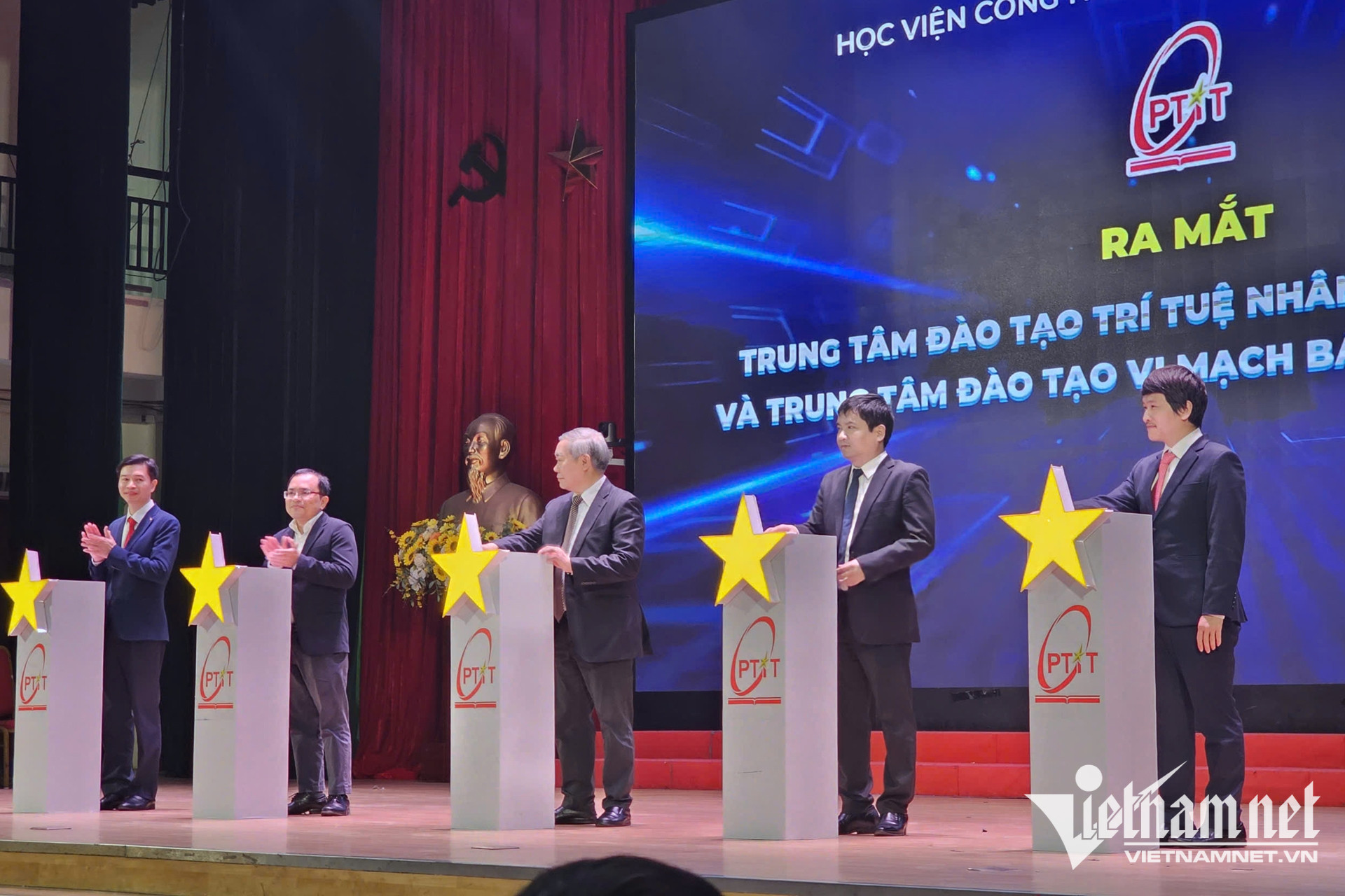 មជ្ឈមណ្ឌល W សម្រាប់បង្កើតក្រោយ PTIT 1.jpg